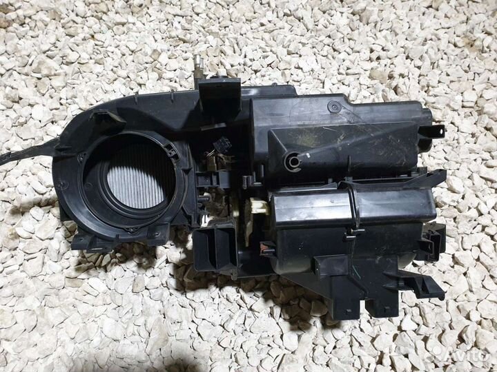 Корпус печки Тойота Матрикс