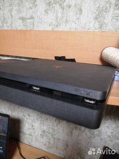 Ps4 slim на 1 тв