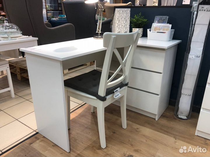 Стол письменный с ящиками, белый новый