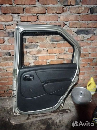 Дверь задняя правая требуется ремонт а