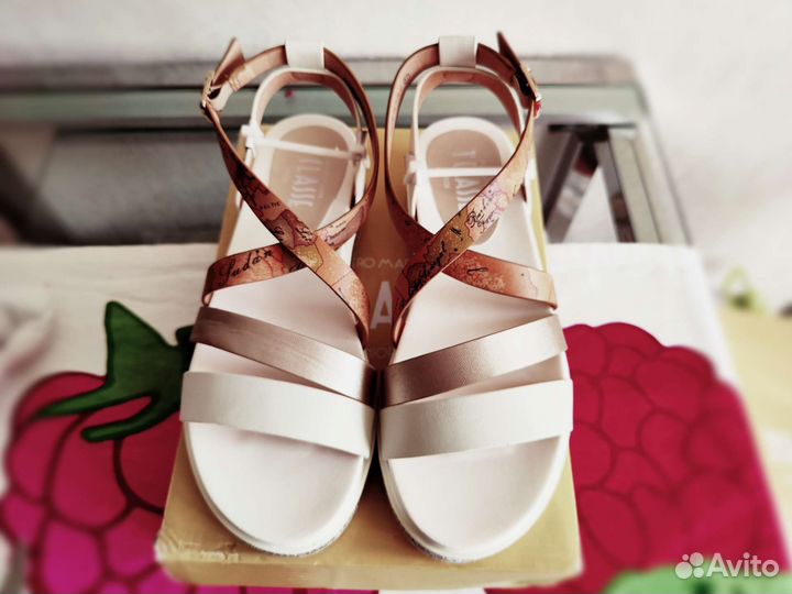 Босоножки Alviero Martini 37