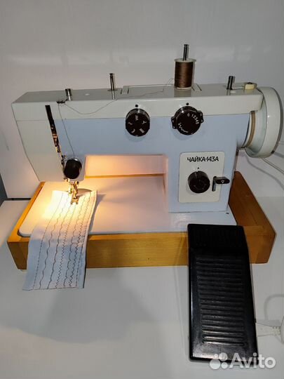 Швейная машинка Чайка 143 А