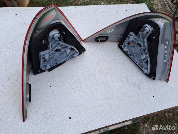 Фонарь задний правый Mercedes C class W203.седан