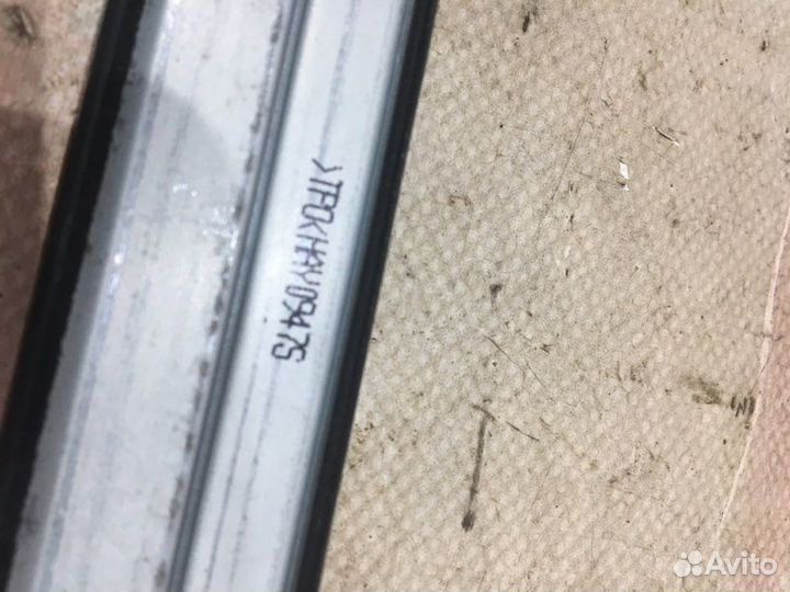 Уплотнитель стекла двери бархотка передний правый