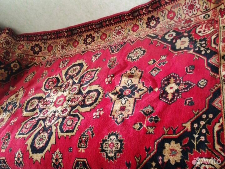 Ковёр шерстяной. Покрывало. Подушки перо бу