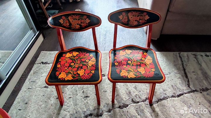 Детский стол и 2 стула