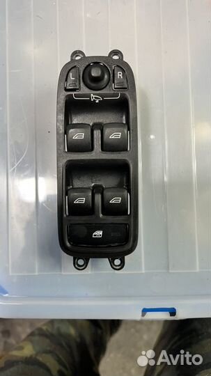 Блок кнопок стеклоподьемника