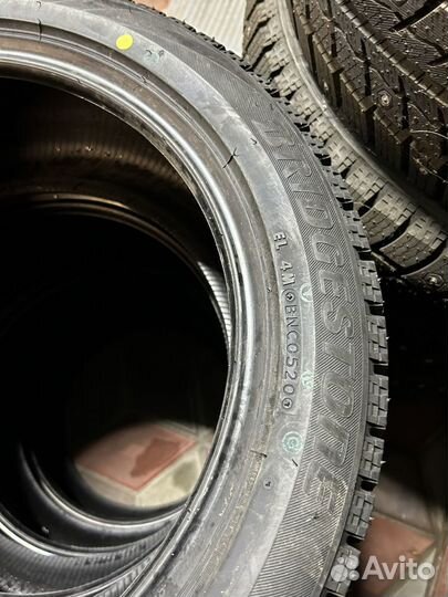 Bridgestone Blizzak VRX 215/50 R17 91S