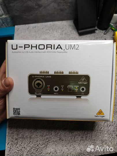 Звуковая карта Behringer um2
