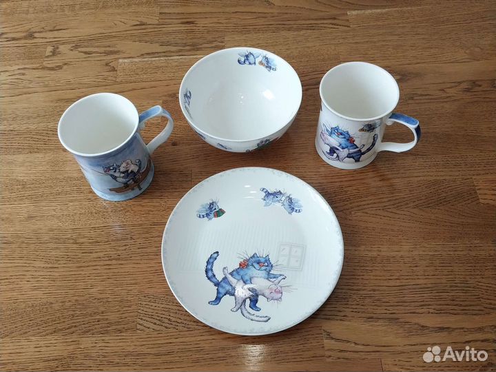 Посуда:тарелки,салатники,менажницы,кружки,блюдо