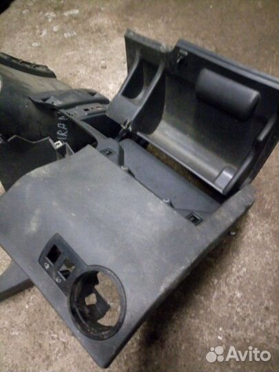 Бардачок Volkswagen Touran минивен 2.0 BVY 2006