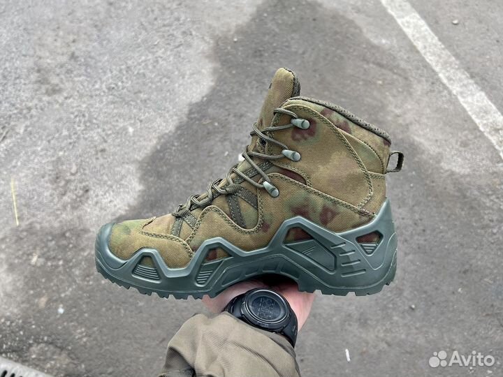 Трекинговые кроссовки