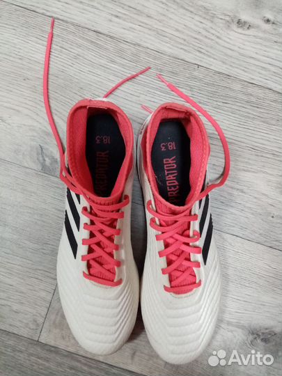 Футбольные бутсы adidas predator