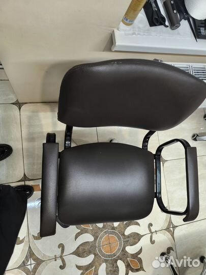 Парикмахерское кресло бу