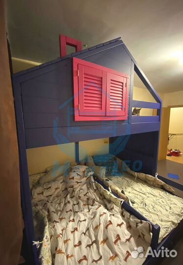 Двухъярусная кровать