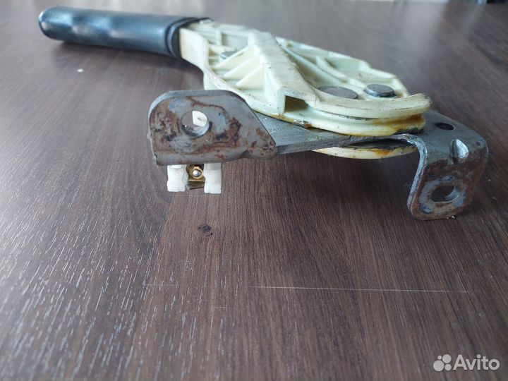 Рычаг стояночного тормоза Ford Focus l