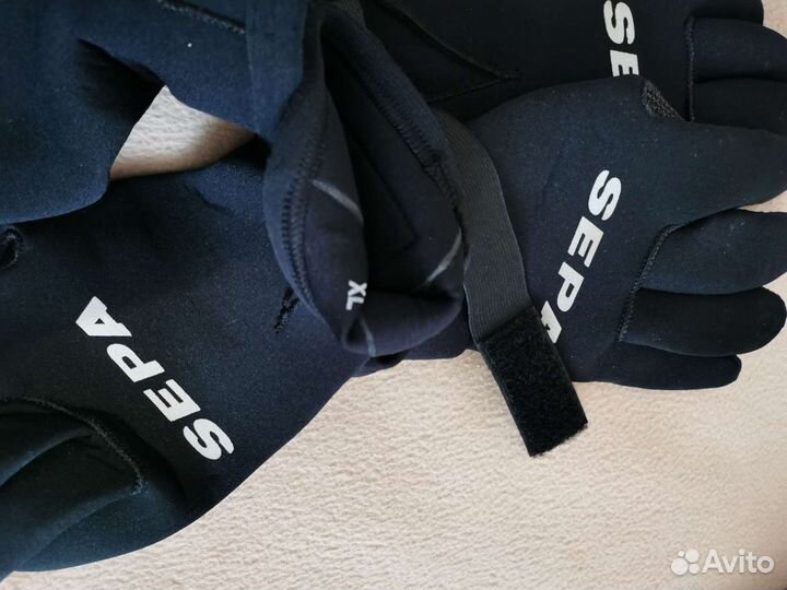 Перчатки для подводного плавания