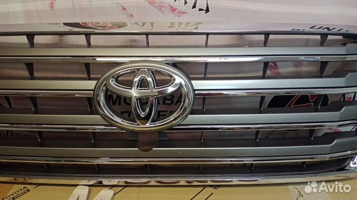 Решетка радиатора основная Toyota Land Cruiser 200