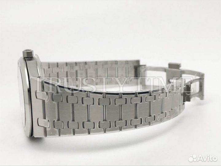 Часы Audemars Piguet Royal Oak “Jumbo” Extra-Thin Platinum and Smoked Green Dial 15202PT.OO.1240PT.0