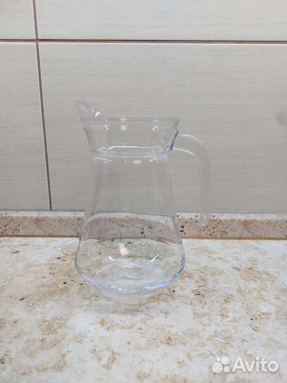 Кувшин со стаканами