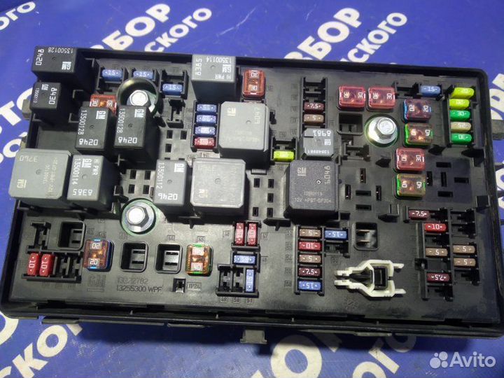 Блок предохранителей под капот Chevrolet Cruze