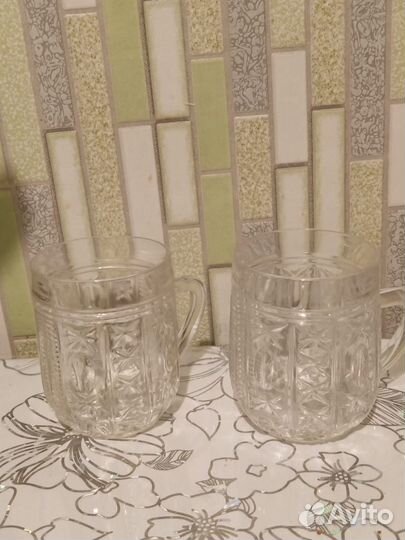 Бокалы, стаканы, лебедь