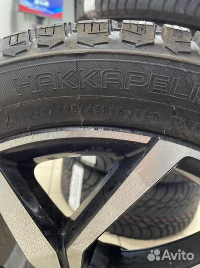 Nokian Tyres Hakkapeliitta 9 235/45 R18