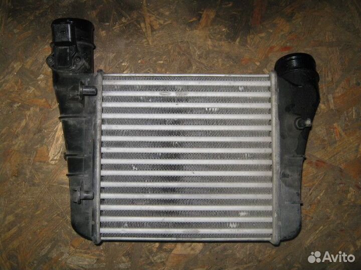 Интеркулер Audi A4 B7 2007