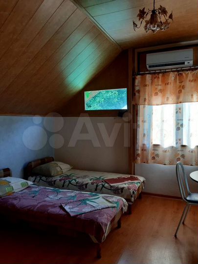 Комната 20 м² в 5-к., 1/3 эт.