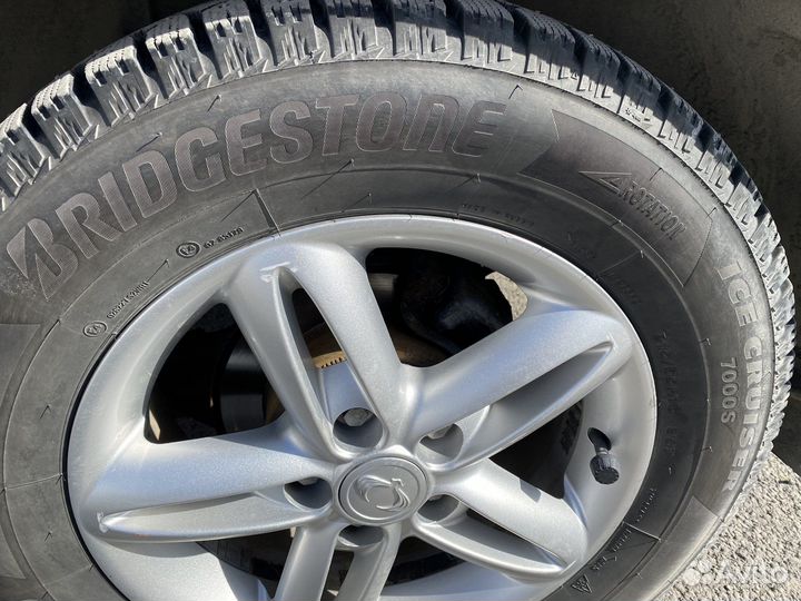 Bridgestone Ice Cruiser 7000S 215/65 R16 98T