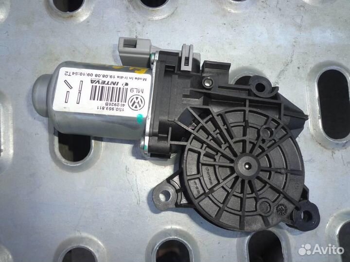 Моторчик стеклоподъемника задний правый VW Polo 5