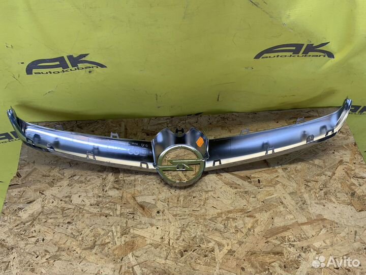 Решетка радиатора Opel Astra J новый оригинал. Пер