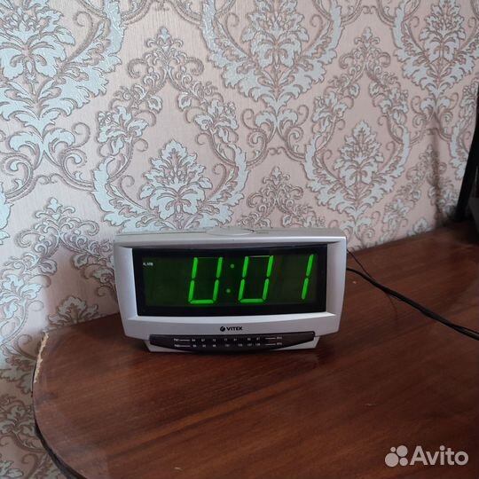 Часы с радио