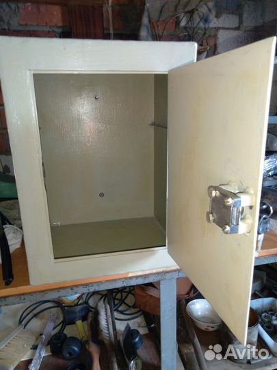 Сейф металлический