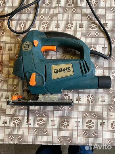 Электро лобзик bort BPS-751-L