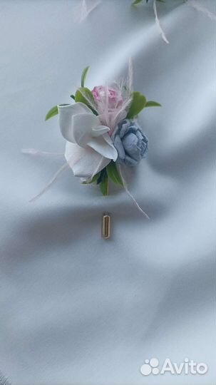 Брошь бутоньерка с цветами на пиджак Браслет