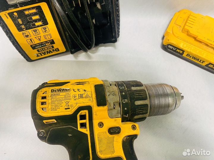 Аккумуляторная дрель-шуруповерт DeWalt DCD 791