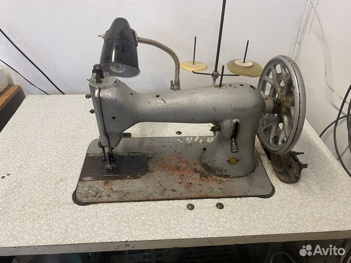 Промышленная швейная машинка