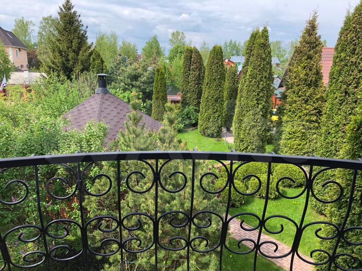 Дом 230 м² на участке 12 сот.