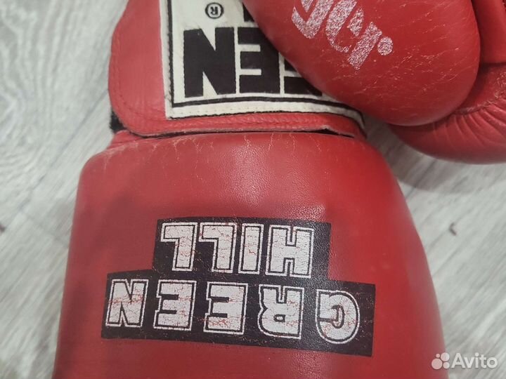 Боксерские перчатки
