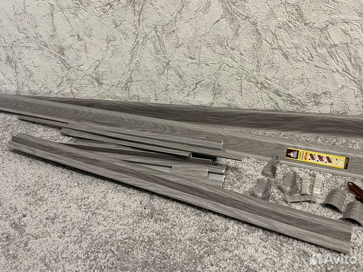 Плинтус напольный (остатки, углы, соединители)