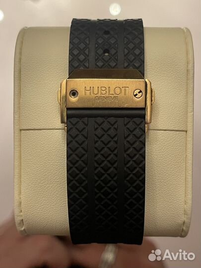 Золотые часы hublot