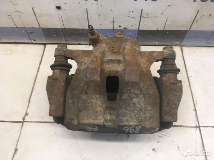 Суппорт передний правый Corolla E15 2006-2013