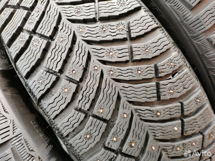 Michelin X-Ice North 4 215/60 R17