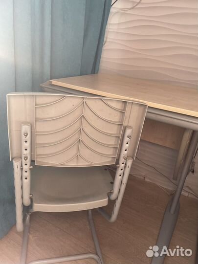 Школьная парта и стул