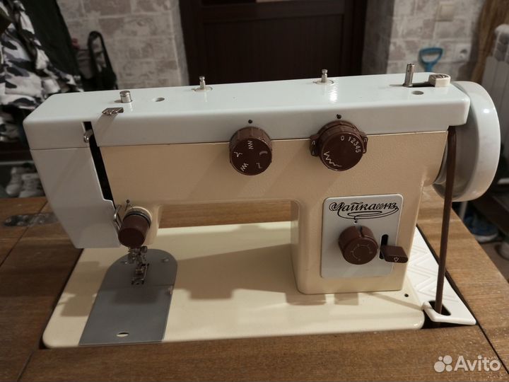 Швейная машинка чайка 143