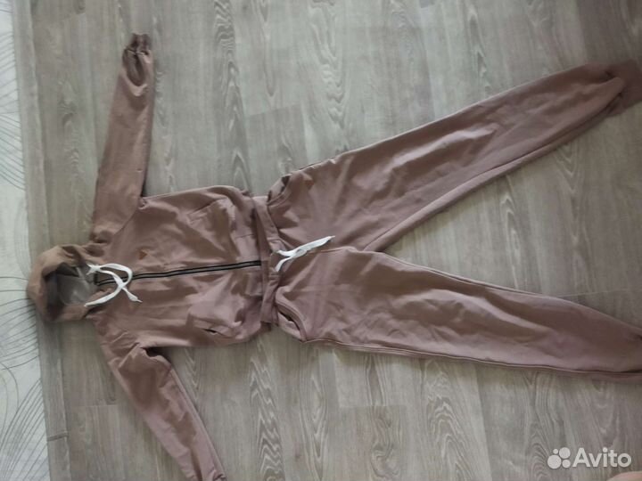 Спортивный костюм женский