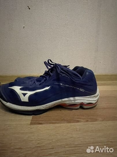 Волейбольные кроссовки mizuno wave lightning z6