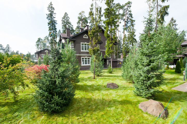 Дом 809,6 м² на участке 40 сот.