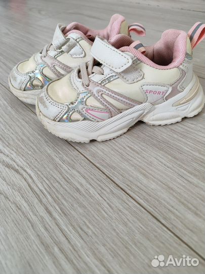Кроссовки для девочки
